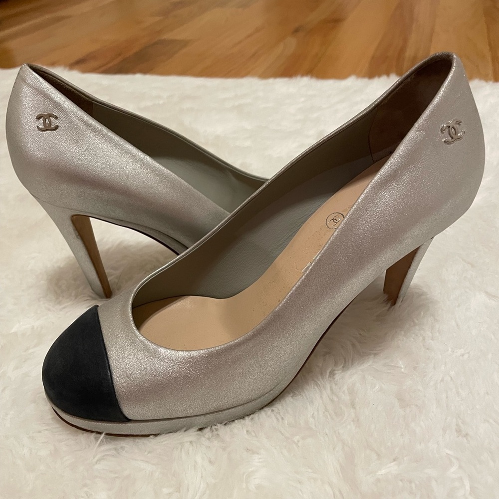 Chanel Elegant Silver and Black Women's Heels
